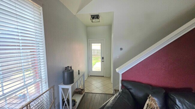 Building Photo - 1704 Shady Creek Dr