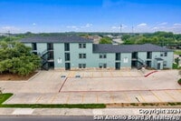 Building Photo - 903 Canterbury Dr