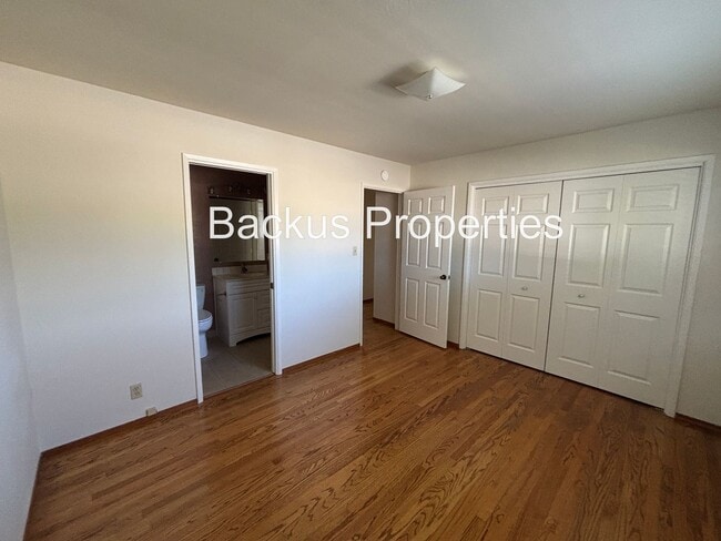 Building Photo - Wonderful four-bedroom corner lot home in South Salinas