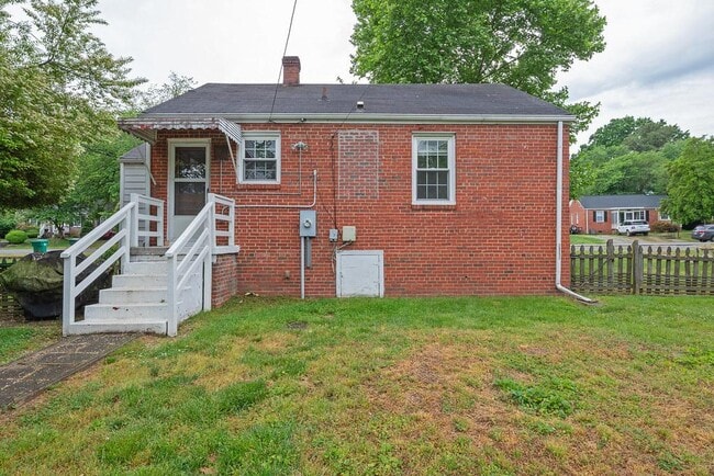 Building Photo - 6408 W Grace St