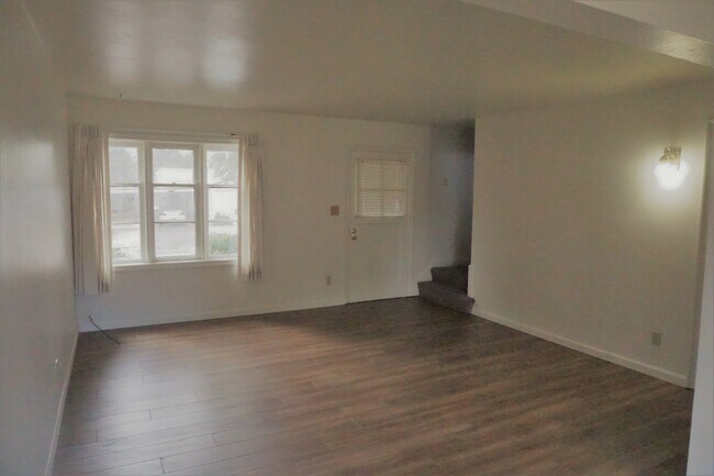 Building Photo - 1/2 Off 2nd Month's Rent