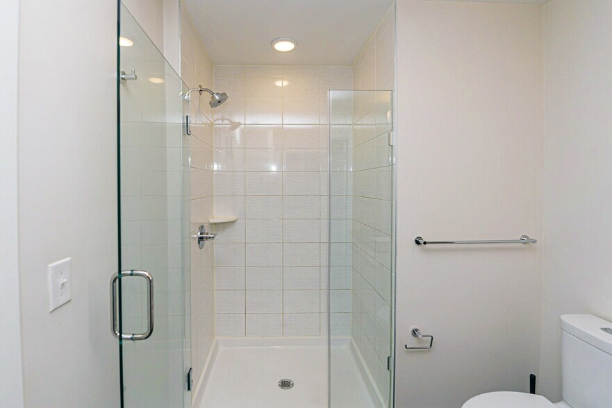 Building Photo - 225 S Poplar St