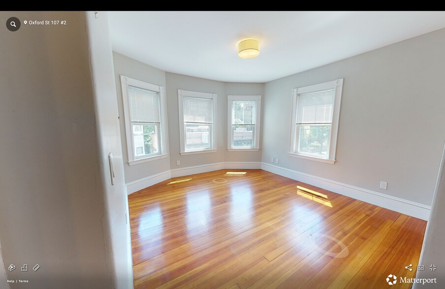 Building Photo - 107 Oxford St