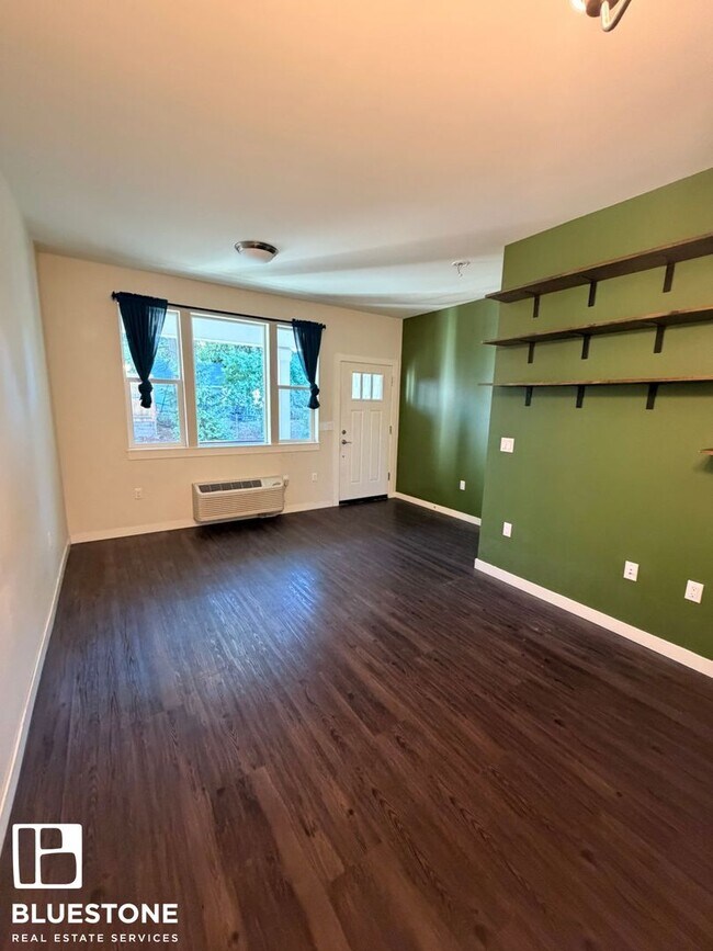 Building Photo - 130 NE 109th Ave