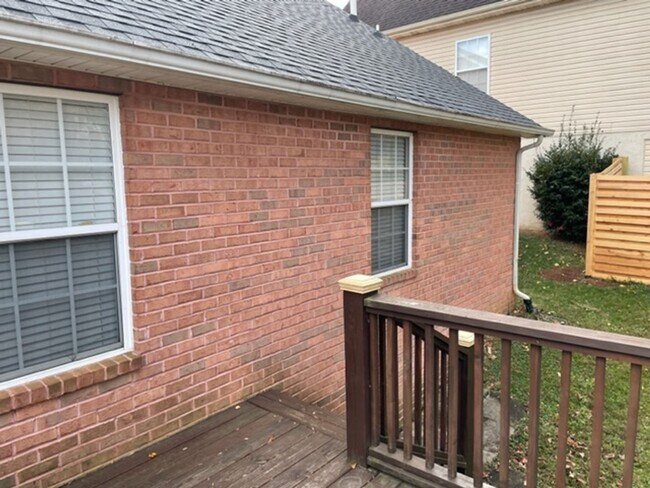 Building Photo - Hardin Valley Knoxville 37932 - 4 bedroom, 2 bath home - Call Ed Johnson 865-924-5045