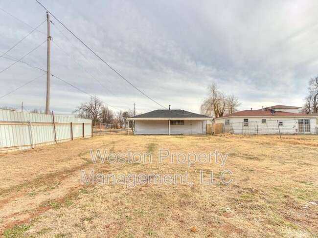 Building Photo - 5721 SE 8th St