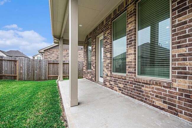Building Photo - 705 Western Fern