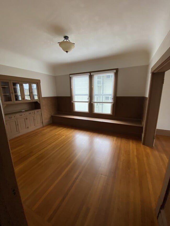 Building Photo - 4 bedroom in Daly City CA 94015