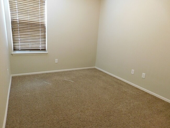 Building Photo - Nice Duplex in Established Neighborhood