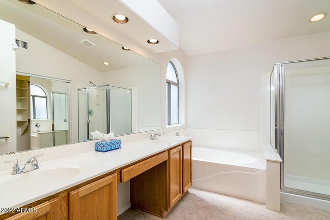 Building Photo - 4715 E Briarwood Terrace