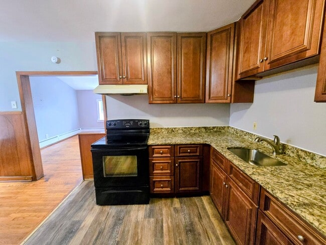 Building Photo - 419 Front St