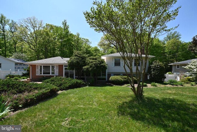 Building Photo - 10612 Anita Dr