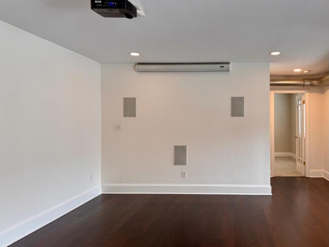Building Photo - 2204 Stafford Ave