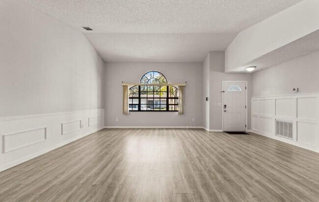 Building Photo - 4405 Plumosa St