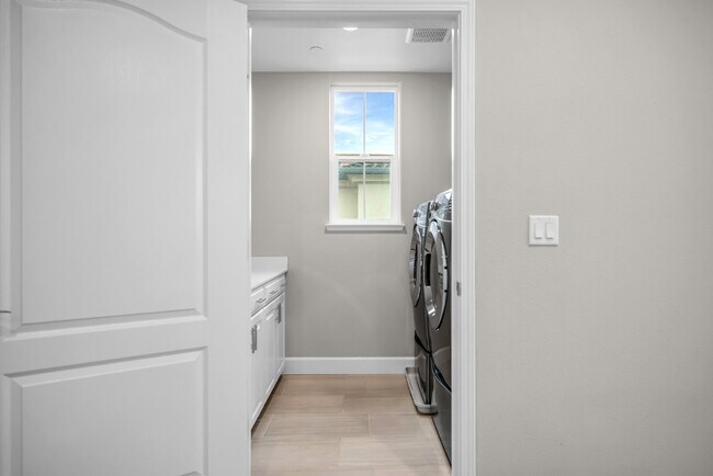 Building Photo - Available now | 3 bedroom + office | 3 full bath | Solar