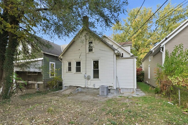 Building Photo - 3-Bed, 2-Bath Home with Large Kitchen & De...