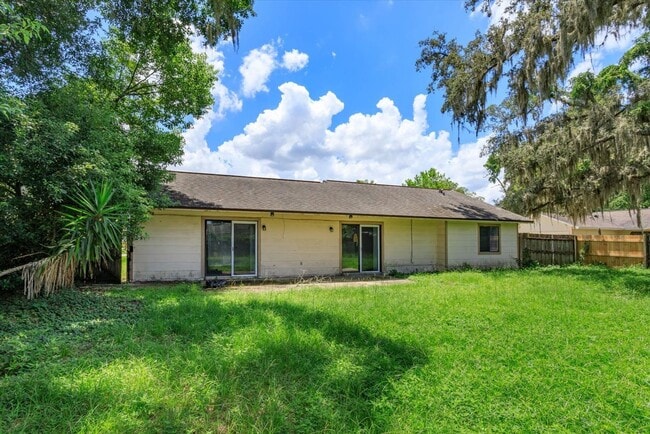 Building Photo - Gorgeous Single Family