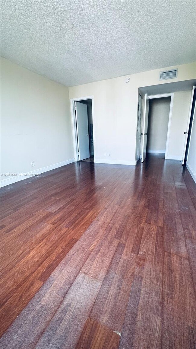 Building Photo - 9125 SW 77th Ave