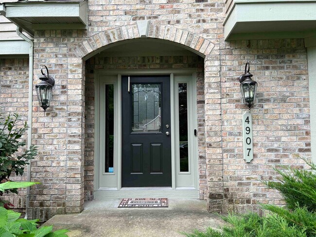 Building Photo - 4907 Pinewood Ct