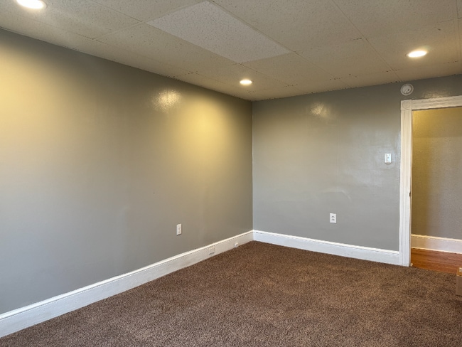 Building Photo - 100 S Nesbitt St