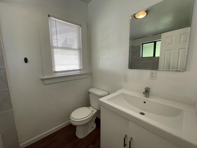 Building Photo - 960 Salem St