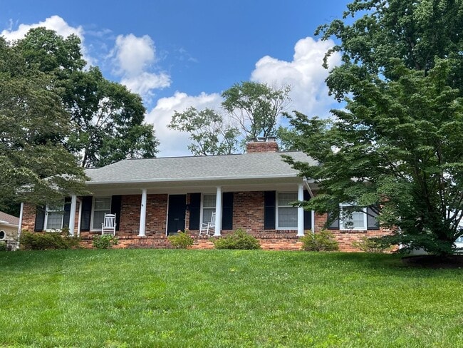 Building Photo - COMING SOON! 3 Beds| 2 Baths Updated Ranch...