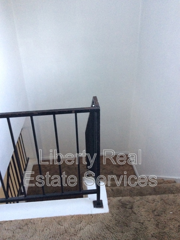 Building Photo - 814 Lesa St