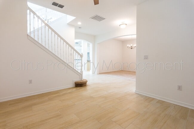 Building Photo - Beautiful Waterfront Home (4/3.5) in Grove...