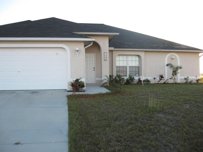 Primary Photo - 1605 Nelson Rd N
