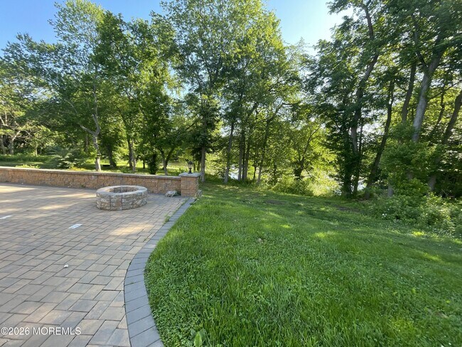 Building Photo - 15 Hope Dr