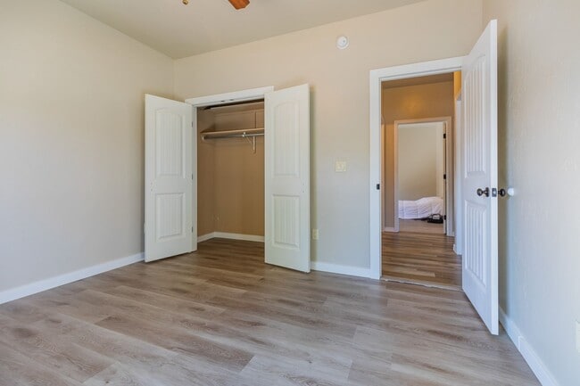 Building Photo - Beautiful 3 Bed 2 Bath Home