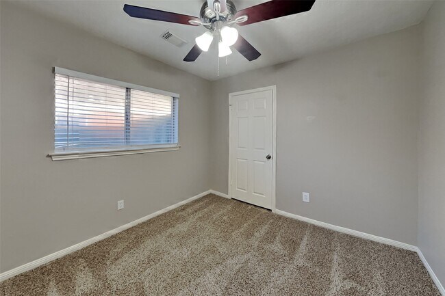 Building Photo - 5419 Roserock Ln