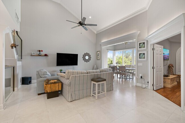 Building Photo - 2706 Fairway Dr N