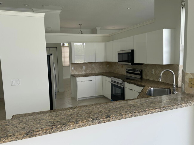 Building Photo - 2903 Oakbrook Dr