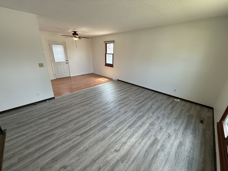 Building Photo - 1403 Emerald Dr