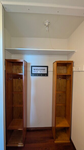 Entryway storage - 6301 N Sheridan Rd