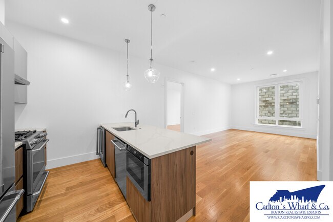 Building Photo - 218 Old Colony Ave