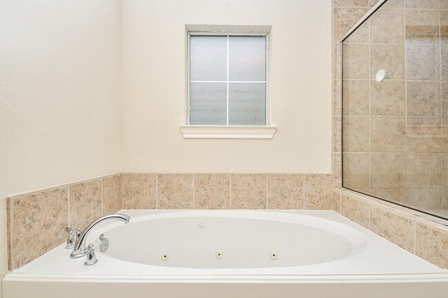 Building Photo - 3126 Clearview Cir