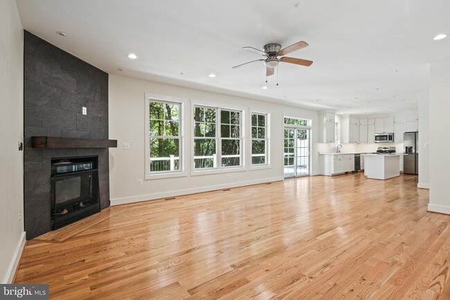 Building Photo - 922 Waterview Dr