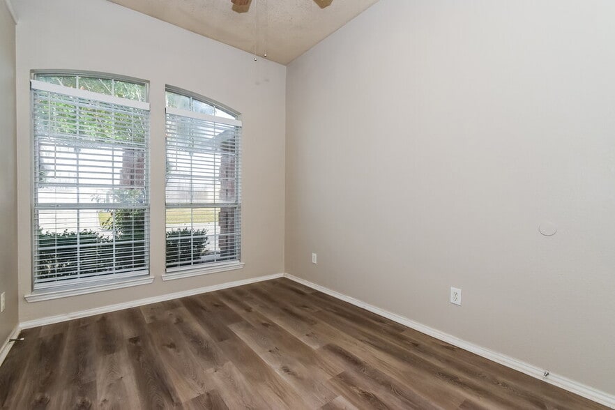 Building Photo - 133 Pinion Ln