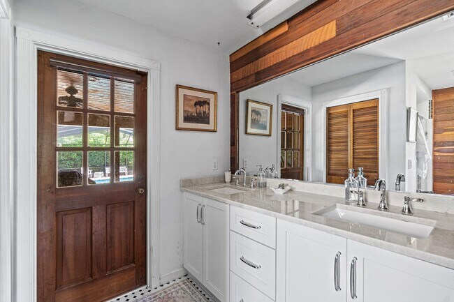 Building Photo - 12101 Tumbleweed Ct