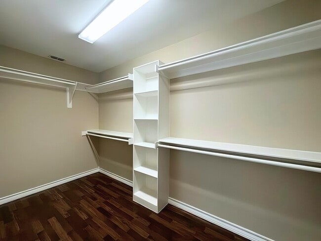 Building Photo - 7926 Elka Lp