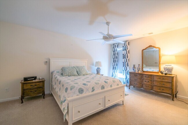 Building Photo - Luxury Golf Course Town Home with Master Suite on Main Level