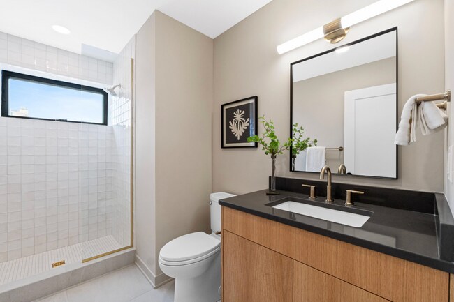 Building Photo - 537 E 19th St