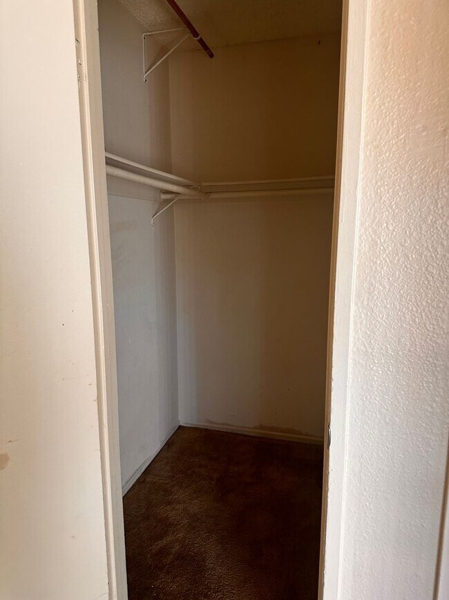 Building Photo - 1490 Gundry Ave