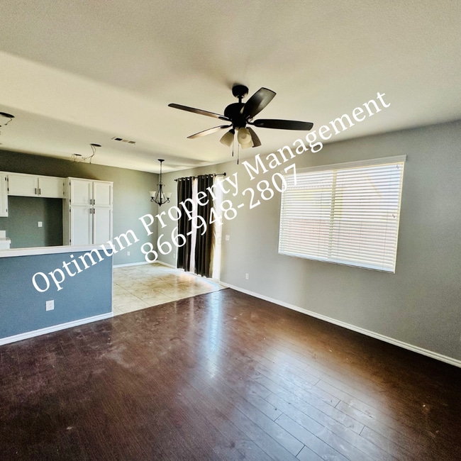 Building Photo - Modern Elegance and Comfort!