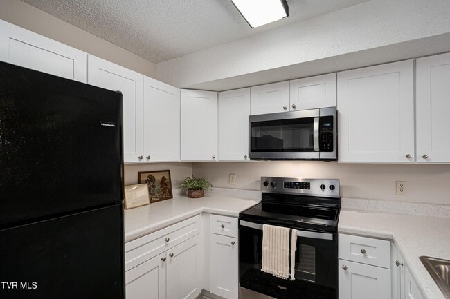 Building Photo - 2 Bdrm / 1.5 Bath Townhouse in Johnson City - Near ETSU, JCMC & VA