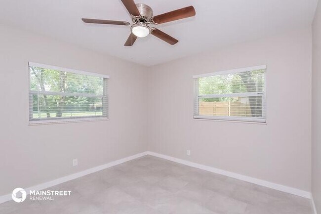 Building Photo - 1008 E Linebaugh Ave.