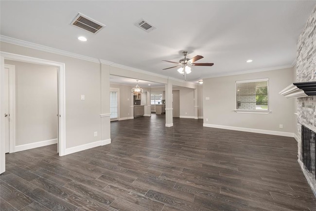 Building Photo - 3827 Linkview Dr