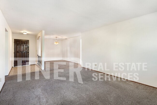 Building Photo - 3000 Nikol St